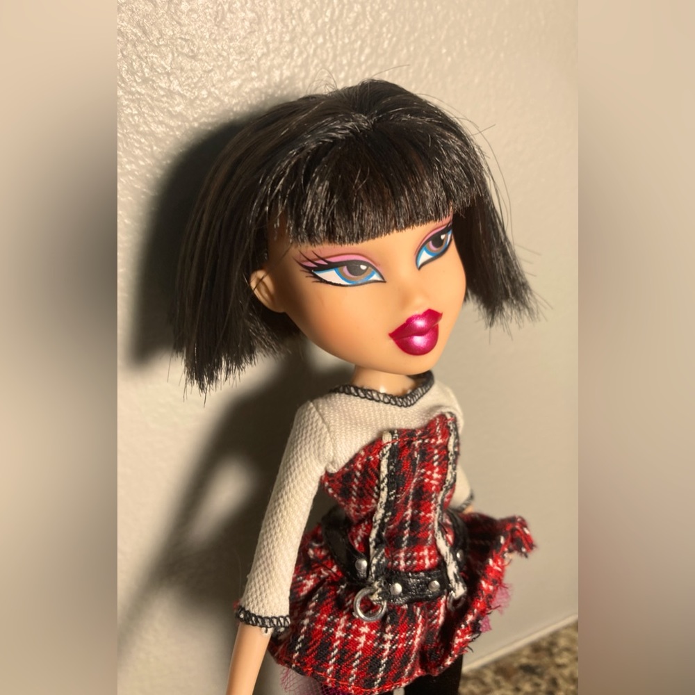 Custom vintage Bratz Jade doll & fashions